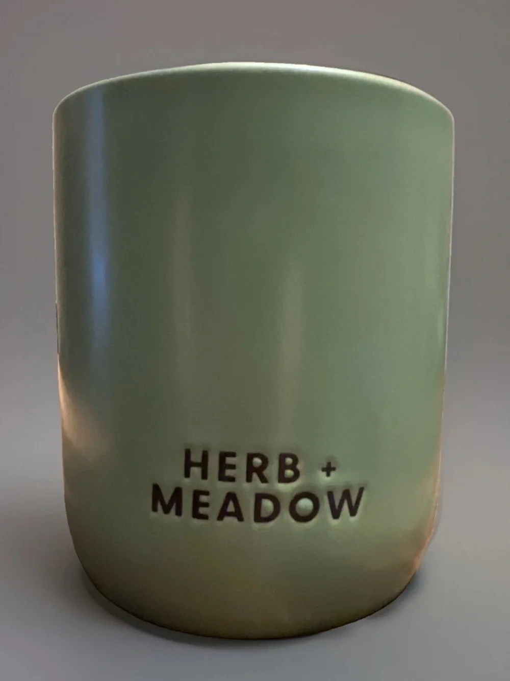 BELLEVUE LUXURY CANDLES HERB + MEADOW FEATURES LAVENDER